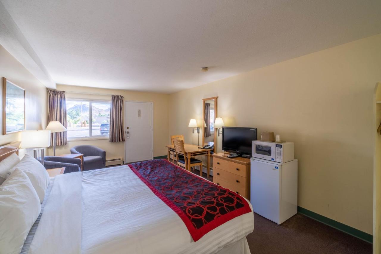Canada'S Best Value Desert Inn & Suites Каш Крийк Екстериор снимка
